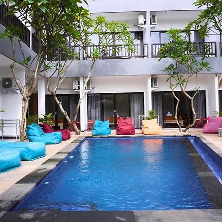 Summer Of Surf Hostel Uluwatu Ungasan Zewnętrze zdjęcie