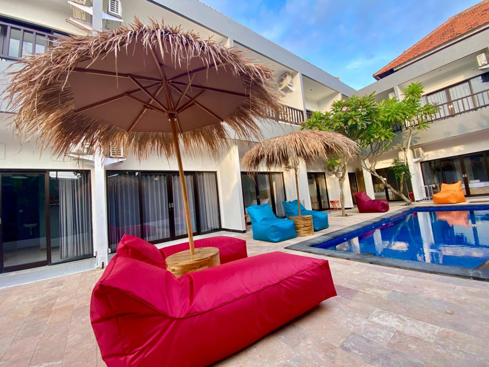 Summer Of Surf Hostel Uluwatu Ungasan Zewnętrze zdjęcie