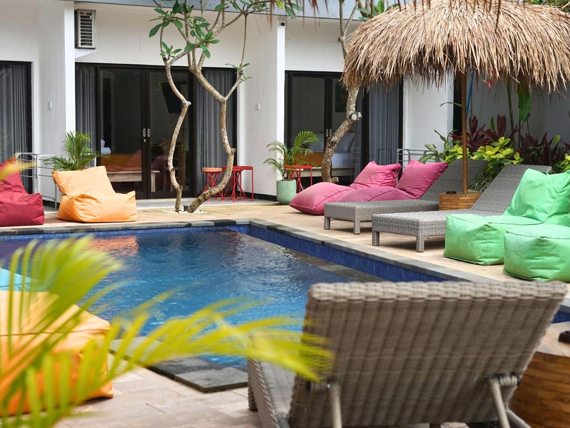 Summer Of Surf Hostel Uluwatu Ungasan Zewnętrze zdjęcie